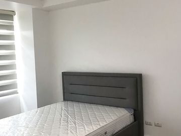 SALE - Furnished Studio at Two Serendra, Meranti