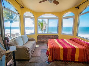 VENTA- Casa frente al Mar, El Delfín, Mazatlán
