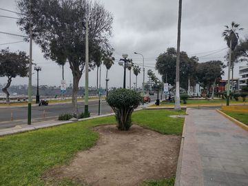 OCASION!, SE VENDE CASA COMO TERRENO EN CHORRILLOS, DOBLE FRENTE, 260m²