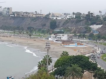 OCASION!, SE VENDE CASA COMO TERRENO EN CHORRILLOS, DOBLE FRENTE, 260m²