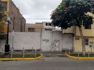OCASION!, SE VENDE CASA COMO TERRENO EN CHORRILLOS, DOBLE FRENTE, 260m²