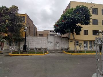OCASION!, SE VENDE CASA COMO TERRENO EN CHORRILLOS, DOBLE FRENTE, 260m²
