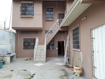 Casa Rentera de venta en Barrio Puerto Nuevo. La Libertad, Santa Elena