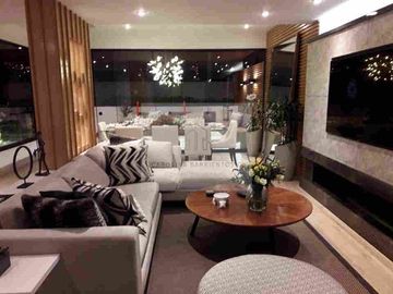 VENTA DE HERMOSO DUPLEX EN MONTERRICO CHICO, SURCO
