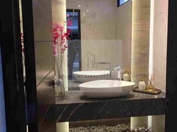 VENTA DE HERMOSO DUPLEX EN MONTERRICO CHICO, SURCO