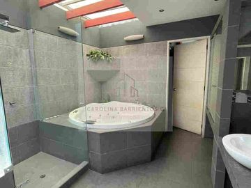 VENTA DE HERMOSO DUPLEX EN MONTERRICO CHICO, SURCO