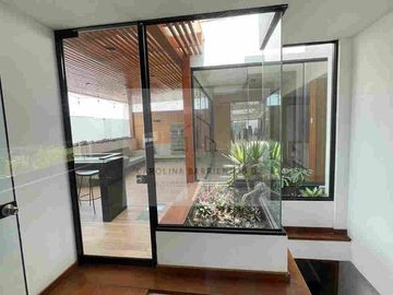 VENTA DE HERMOSO DUPLEX EN MONTERRICO CHICO, SURCO