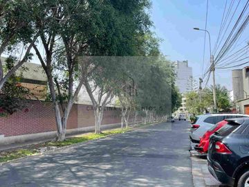 VENTA DE HERMOSO DUPLEX EN MONTERRICO CHICO, SURCO