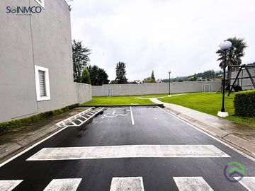 EN VENTA HERMOSA CASA EN PARQUES DE LA GALICIA / VALLE DE LOS CHILLOS