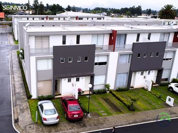 EN VENTA HERMOSA CASA EN PARQUES DE LA GALICIA / VALLE DE LOS CHILLOS