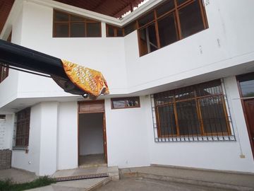 VENTA DE CASA EN URB MIRAFLORES, PIURA