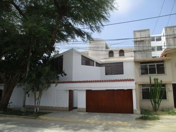 VENTA DE CASA EN URB MIRAFLORES, PIURA