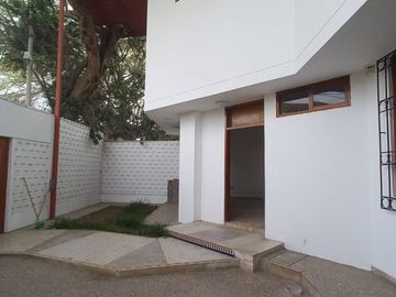 VENTA DE CASA EN URB MIRAFLORES, PIURA