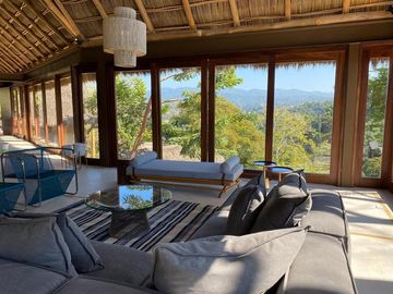 CASA EN VENTA EN SAYULITA.