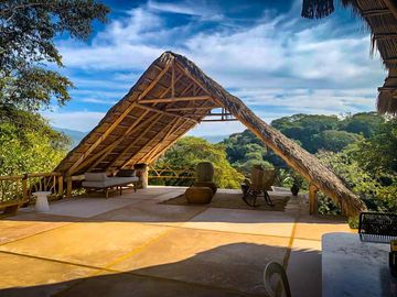 CASA EN VENTA EN SAYULITA.