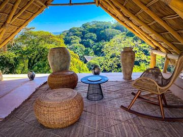 CASA EN VENTA EN SAYULITA.