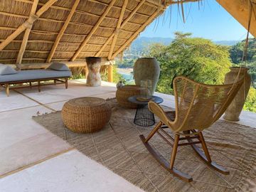 CASA EN VENTA EN SAYULITA.