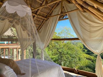 CASA EN VENTA EN SAYULITA.