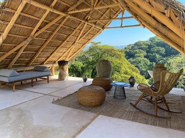 CASA EN VENTA EN SAYULITA.