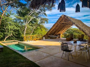 CASA EN VENTA EN SAYULITA.