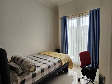 DI RUMAH MURAH SIAP HUNI GADING SERPONG CLUSTER CRYSTAL