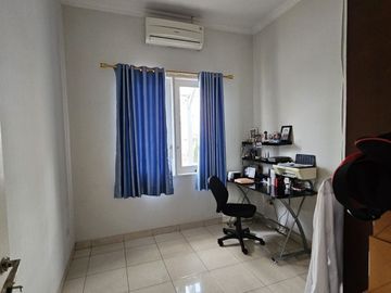 DI RUMAH MURAH SIAP HUNI GADING SERPONG CLUSTER CRYSTAL