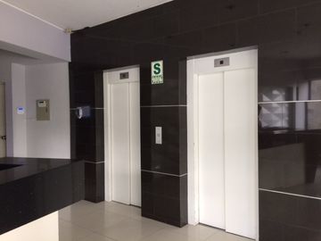Vendo Hermoso Departamento 156 M2 Piso 8 Surco