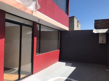 DEPARTAMENTO AMPLISIMO EN LA MAGDALENA A DOS CUADRAS DE LA ESTACION DEL METRO.
