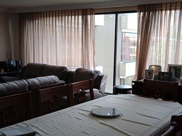 Sector Colegio San Gabriel, conjunto cerrado venta hermoso departamento de 131 m2; 3 dormitorios, 2 garages cubiertos y bodega.
