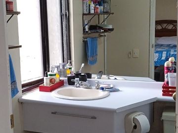 Sector Colegio San Gabriel, conjunto cerrado venta hermoso departamento de 131 m2; 3 dormitorios, 2 garages cubiertos y bodega.