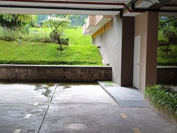 Sector Colegio San Gabriel, conjunto cerrado venta hermoso departamento de 131 m2; 3 dormitorios, 2 garages cubiertos y bodega.