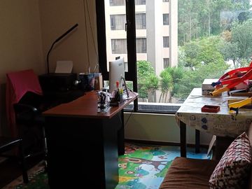 Sector Colegio San Gabriel, conjunto cerrado venta hermoso departamento de 131 m2; 3 dormitorios, 2 garages cubiertos y bodega.