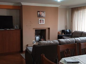 Sector Colegio San Gabriel, conjunto cerrado venta hermoso departamento de 131 m2; 3 dormitorios, 2 garages cubiertos y bodega.