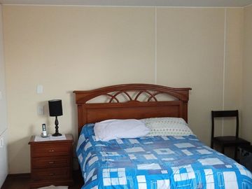 Sector Colegio San Gabriel, conjunto cerrado venta hermoso departamento de 131 m2; 3 dormitorios, 2 garages cubiertos y bodega.