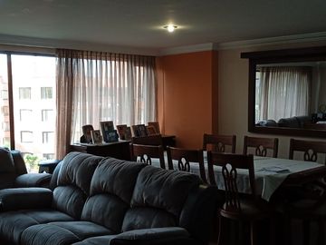 Sector Colegio San Gabriel, conjunto cerrado venta hermoso departamento de 131 m2; 3 dormitorios, 2 garages cubiertos y bodega.
