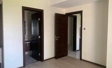 Trion Towers The Fort (RFO) - RLC Residences in Bonifacio Global City.
