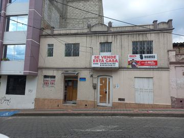 Casa de venta en Otavalo, a 3 cuadras del parque Bolivar