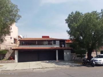 Casa en venta en Naucalpan de Juarez Ciudad Satelite E.M. 24-184 ACN