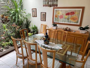 Casa en venta en Naucalpan de Juarez Ciudad Satelite E.M. 24-184 ACN
