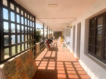 Gran terreno y casa Frente A Playa Chica