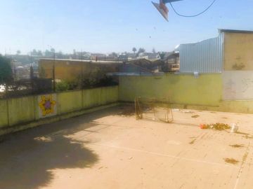 Gran terreno y casa Frente A Playa Chica