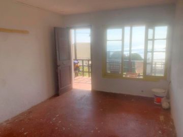 Gran terreno y casa Frente A Playa Chica
