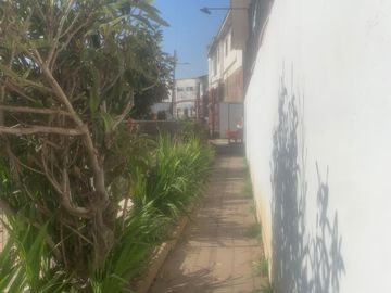 Gran terreno y casa Frente A Playa Chica