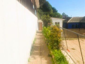 Gran terreno y casa Frente A Playa Chica