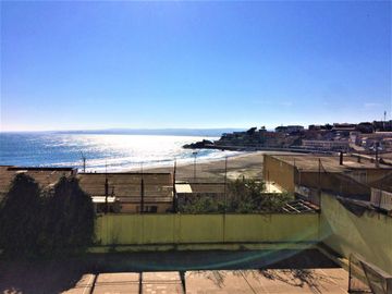 Gran terreno y casa Frente A Playa Chica