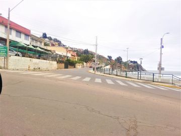 Gran terreno y casa Frente A Playa Chica