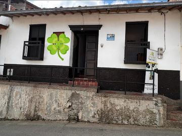 CASA LOTE EN EL RETIRO CERCA AL PARQUE PRINCIPAL