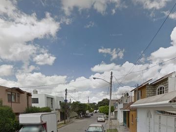 Hermosa y amplia casa en remate en la Col. Las Bugambilias, León, Guanajuato!
