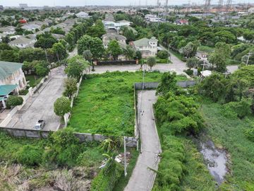 Best Location!! Land for Sale in the Golden Nakara Village project, On Nut 65, Prawet, Rama 9, Sukhumvit. Build a luxurious home in a premium resident