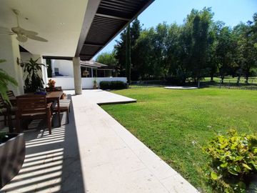 SE VENDE CASA DE UN PISO,CON 4 RECAMARAS Y VISTA AL CAMPO DE GOLF